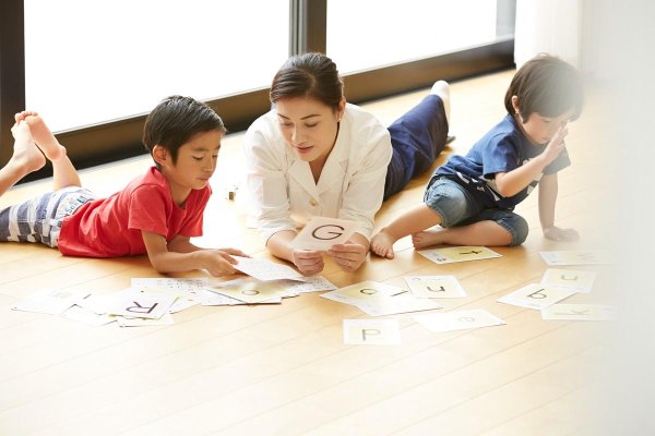 优配配件助手 娃几岁学英语好？时机抓对，起跑线上赢一半！